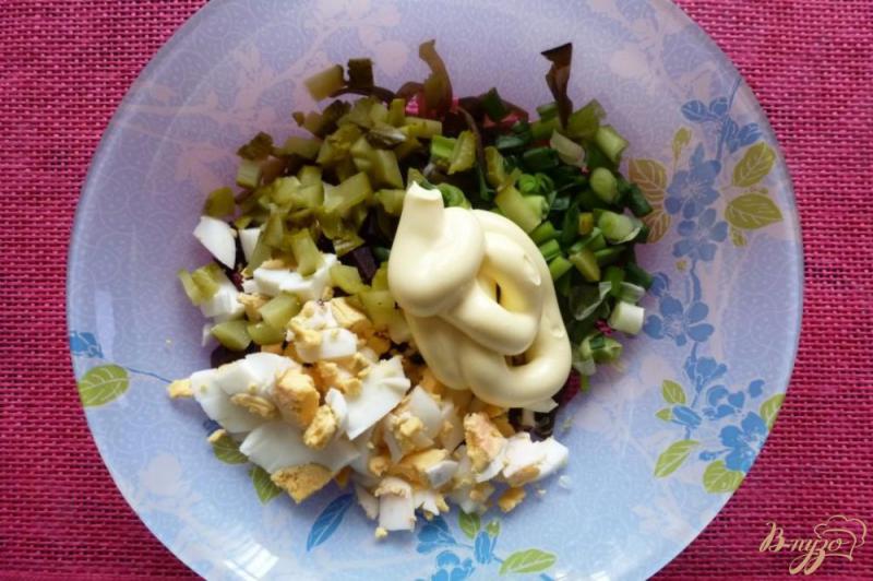 Фото приготовление рецепта: Салат из морской капустой со свеклой шаг №3
