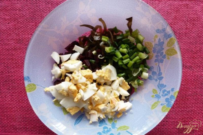 Фото приготовление рецепта: Салат из морской капустой со свеклой шаг №2