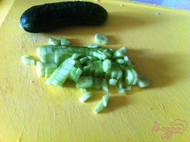 Фото приготовление рецепта: Салат  из морской капусты с крабовыми палочками шаг №7