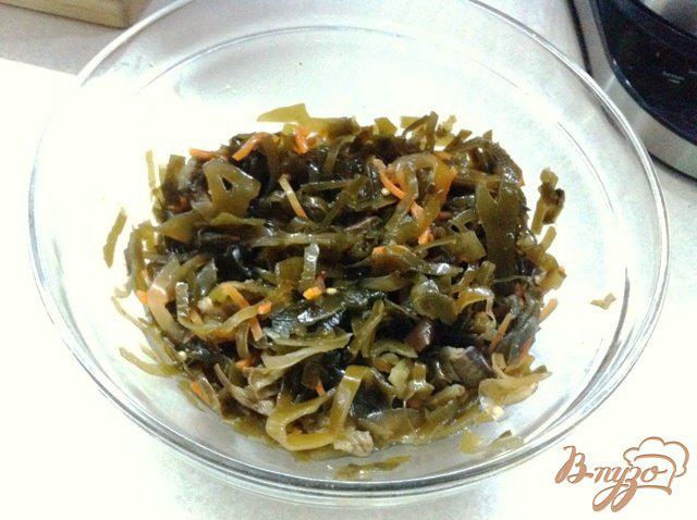 Фото приготовление рецепта: Салат из морской капусты с кукурузой шаг №1