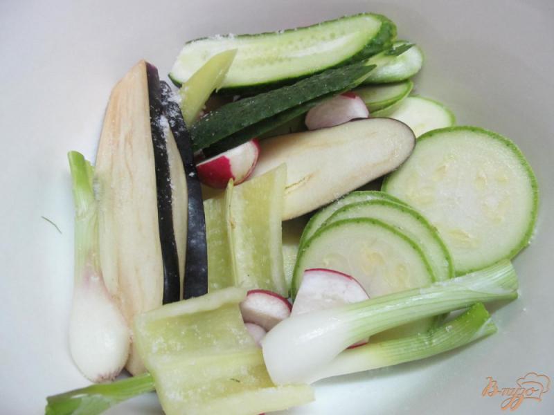 Фото приготовление рецепта: Салат из овощей приготовленных на гриле шаг №2