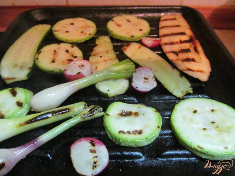 Фото приготовление рецепта: Салат из овощей приготовленных на гриле шаг №3