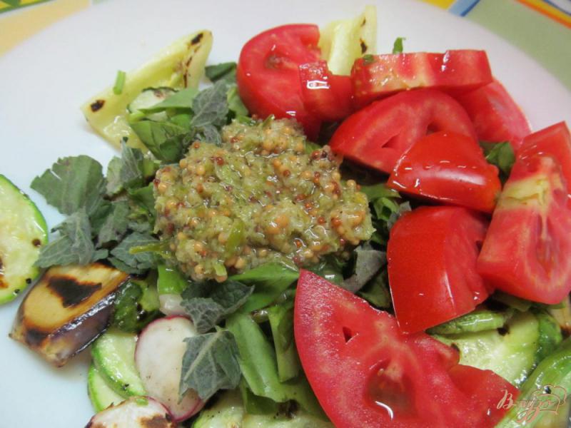 Фото приготовление рецепта: Салат из овощей приготовленных на гриле шаг №5