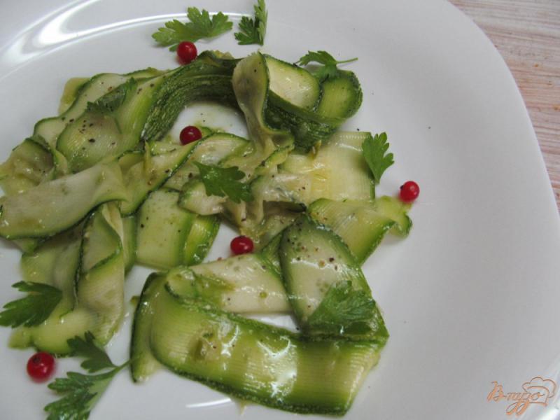 Фото приготовление рецепта: Кабачковый салат с маринадом шаг №5