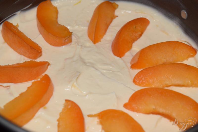 Фото приготовление рецепта: Чизкейк с абрикосами и лаймом без выпечки шаг №6