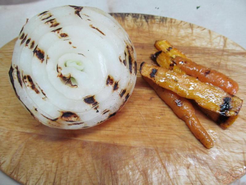 Фото приготовление рецепта: Овощи гриль с крабовыми палочками шаг №10