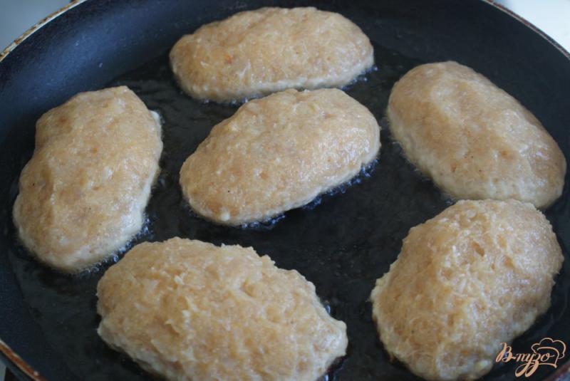 Фото приготовление рецепта: Зразы из куриного филе с яйцом и луком шаг №5