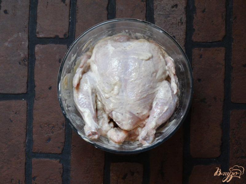 Фото приготовление рецепта: Курица фаршированная рисом и болгарским перцем шаг №2