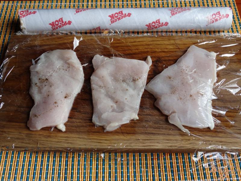 Фото приготовление рецепта: Куриные отбивные в сырном кляре шаг №2