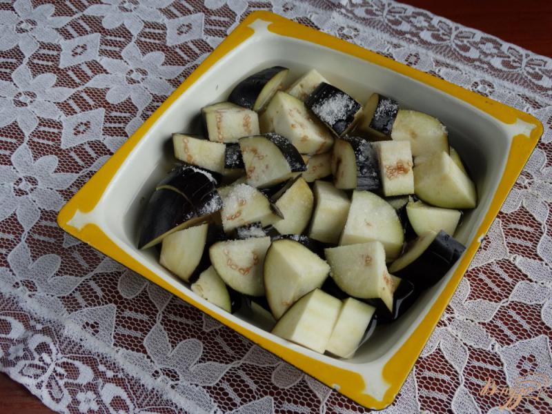 Фото приготовление рецепта: Соус из баклажанов с кальмарами шаг №1