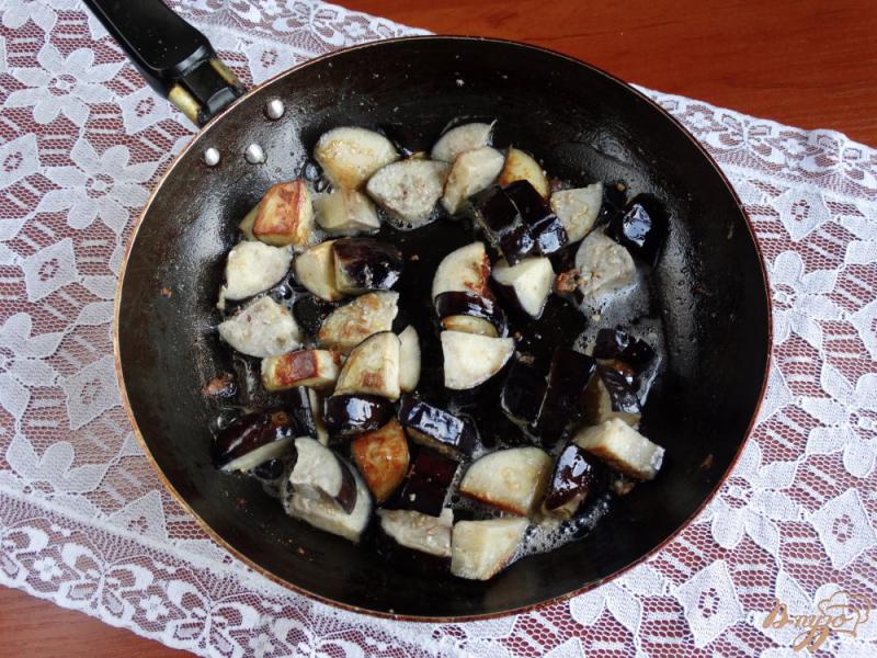 Фото приготовление рецепта: Соус из баклажанов с кальмарами шаг №4