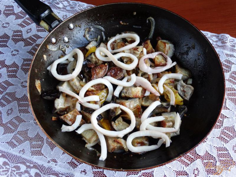 Фото приготовление рецепта: Соус из баклажанов с кальмарами шаг №7