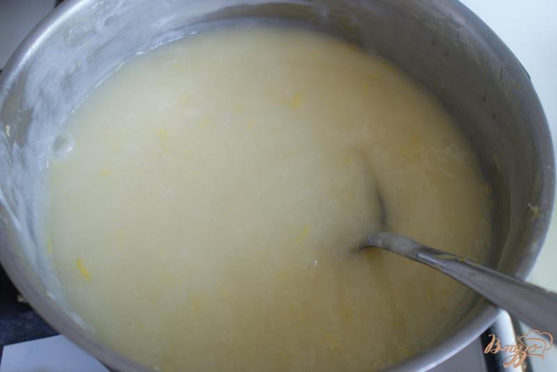 Фото приготовление рецепта: Лимонный пирог с меренгой шаг №7