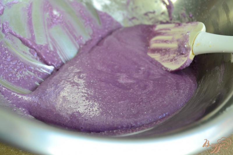 Фото приготовление рецепта: Печенье макарон с голубикой шаг №3