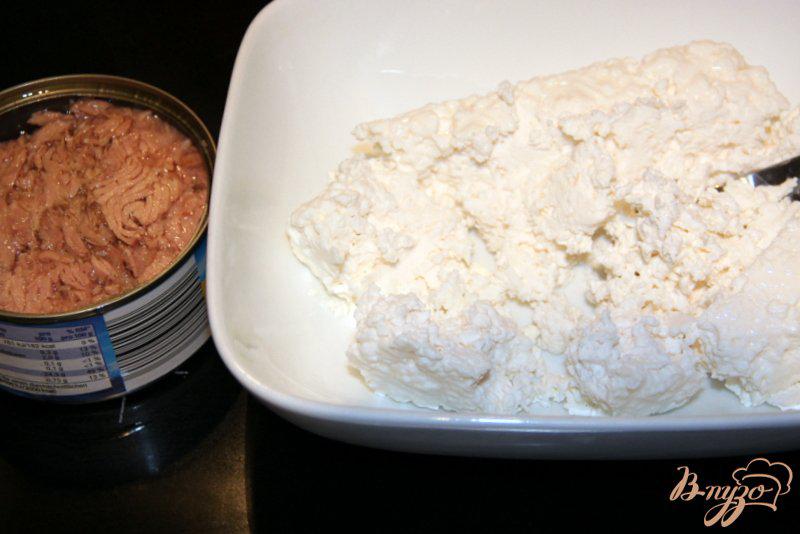 Фото приготовление рецепта: Творожный салат  с тунцом шаг №1
