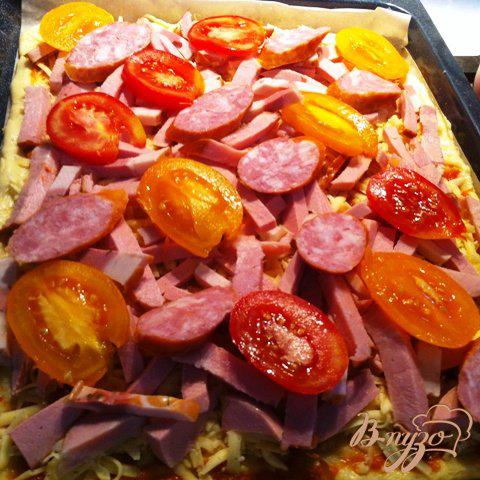 Фото приготовление рецепта: Пицца «Мясное ассорти» шаг №7