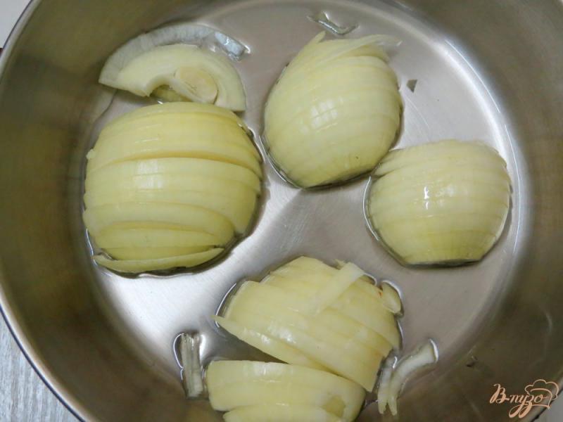 Фото приготовление рецепта: Печень с картофелем и яблочным соусом шаг №5