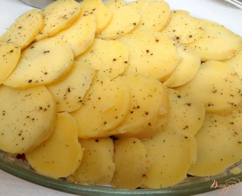 Фото приготовление рецепта: Печень с картофелем и яблочным соусом шаг №8
