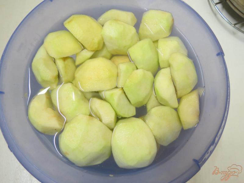 Фото приготовление рецепта: Печень с картофелем и яблочным соусом шаг №13