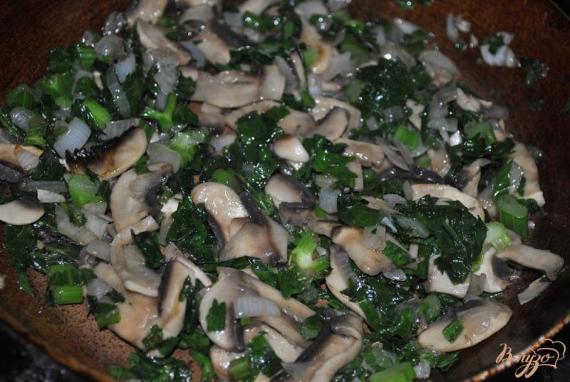 Фото приготовление рецепта: Тортилья с грибами шаг №5
