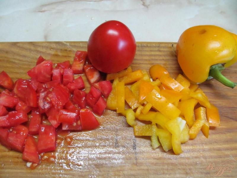 Фото приготовление рецепта: Уха с помидорами шаг №3