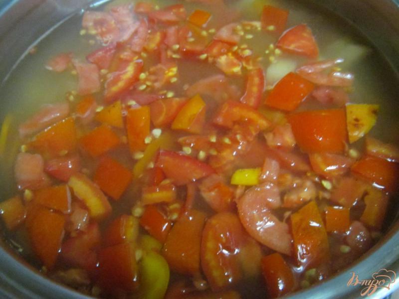 Фото приготовление рецепта: Уха с помидорами шаг №6