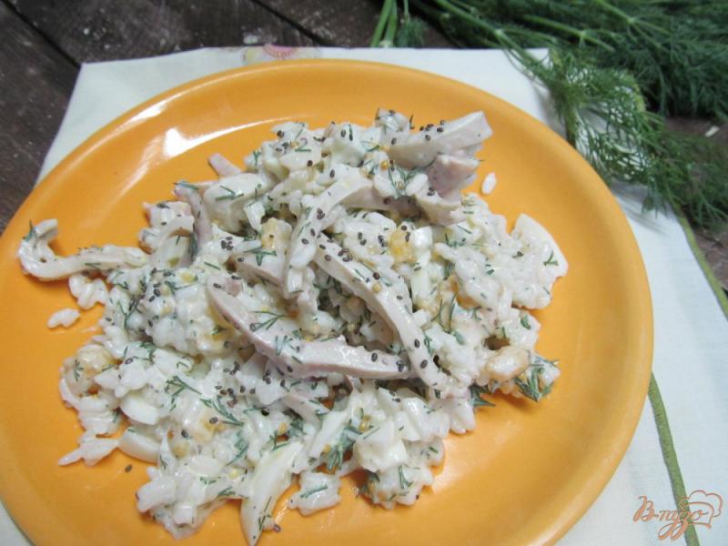 Фото приготовление рецепта: Салат из кальмара и риса шаг №5