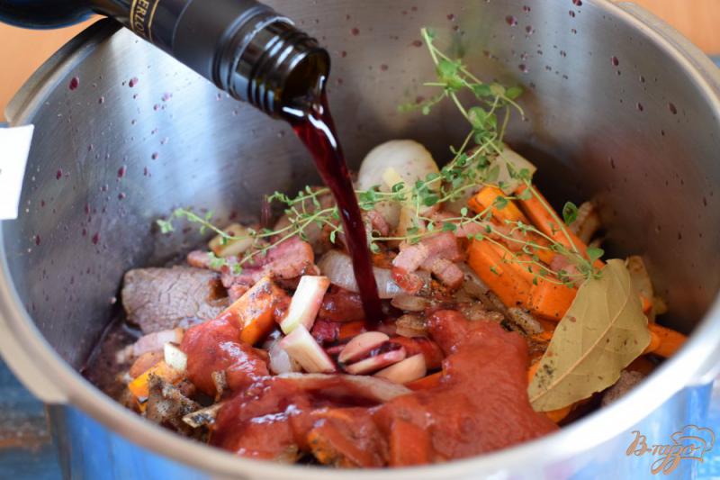 Фото приготовление рецепта: Говядина с черносливом и красным вином  в скороварке шаг №8