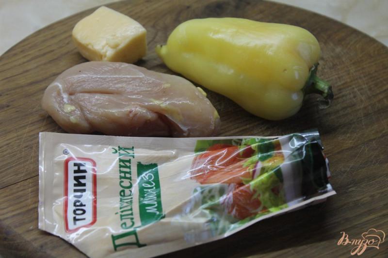Фото приготовление рецепта: Жульен с курицей и перцем под сыром шаг №1