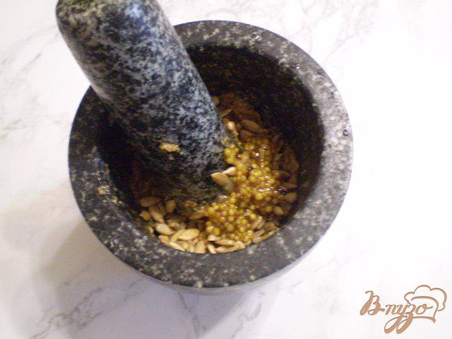 Фото приготовление рецепта: Соус из семечек или майонез для сыроедов шаг №3