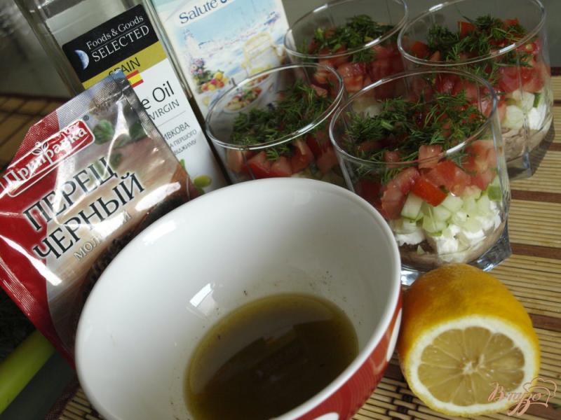 Фото приготовление рецепта: Порционный салат из тунца с овощами шаг №8