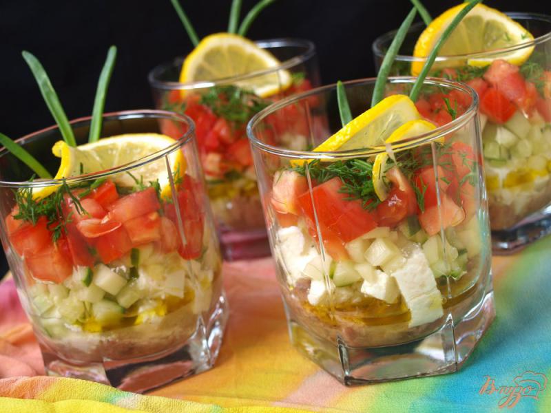 Фото приготовление рецепта: Порционный салат из тунца с овощами шаг №9