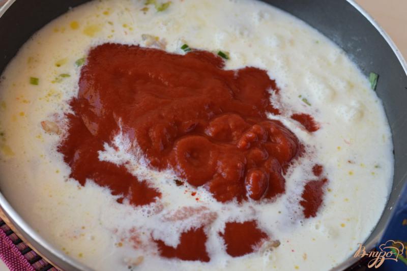 Фото приготовление рецепта: Быстрый томатно- сливочный суп с креветками шаг №5