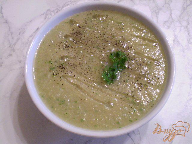 Фото приготовление рецепта: Суп сырой из кабачка и грибов шаг №5