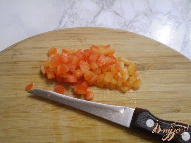 Фото приготовление рецепта: Сырой суп из кабачка с болгарский перцем и чесноком шаг №4