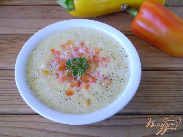 Фото приготовление рецепта: Сырой суп из кабачка с болгарский перцем и чесноком шаг №6
