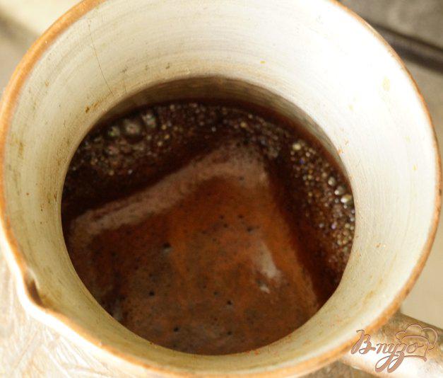Фото приготовление рецепта: Черничный кофе шаг №3