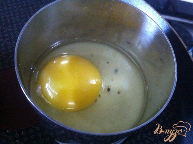 Фото приготовление рецепта: Бифштекс с яйцом шаг №6