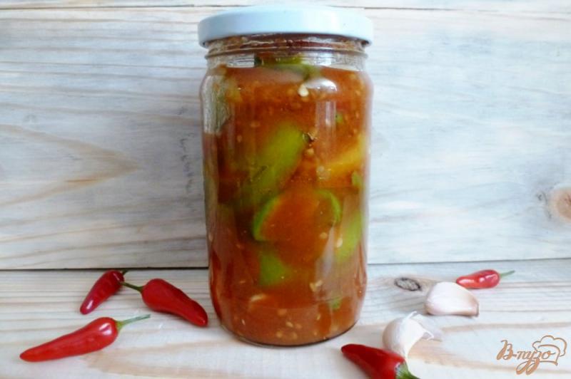 Фото приготовление рецепта: Острый перец в томатном соке на зиму шаг №4