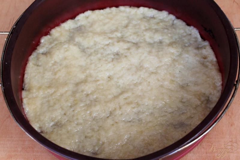 Фото приготовление рецепта: Сахарная коврижка со сливой шаг №5