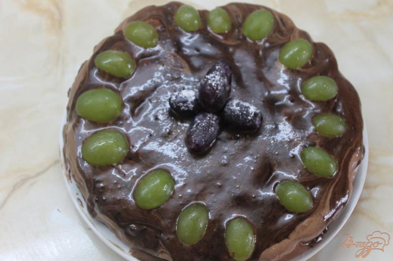 Фото приготовление рецепта: Шоколадный торт с вареной сгущенкой и шоколадной глазурью шаг №12