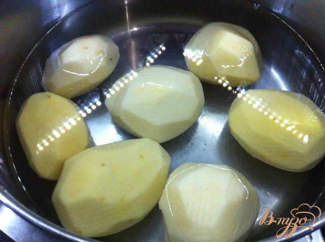 Фото приготовление рецепта: Картофельные оладьи с тартаром из лосося шаг №2