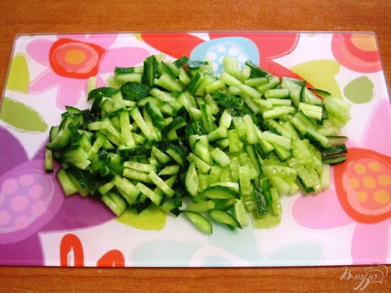 Фото приготовление рецепта: Салат с мясом и ананасами шаг №5
