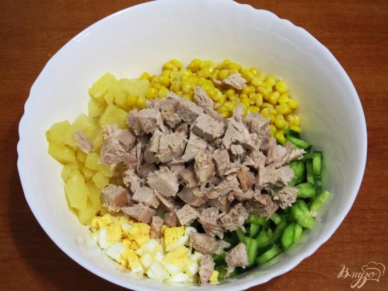Фото приготовление рецепта: Салат с мясом и ананасами шаг №7