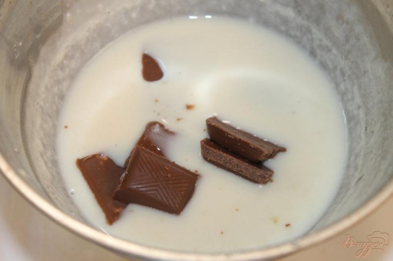 Фото приготовление рецепта: Шоколадный чизкейк с грецкими орехами шаг №11