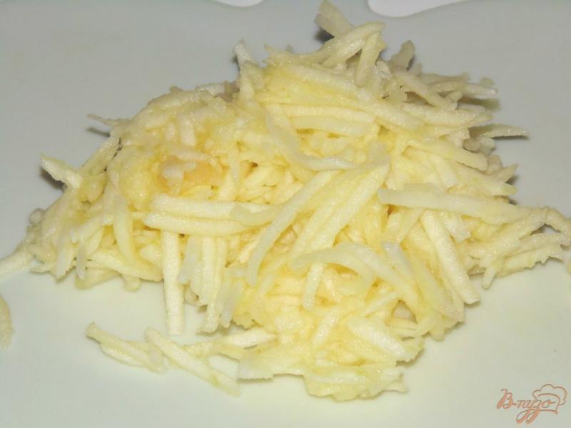 Фото приготовление рецепта: Сладкий салат с тыквой и яблоком шаг №4
