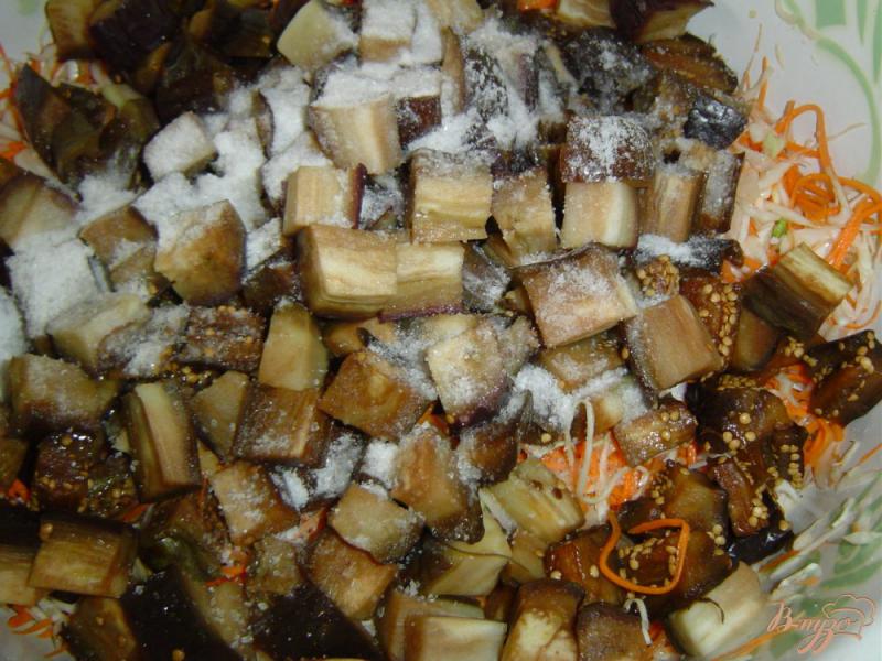 Фото приготовление рецепта: Капуста с баклажанами на зиму шаг №8