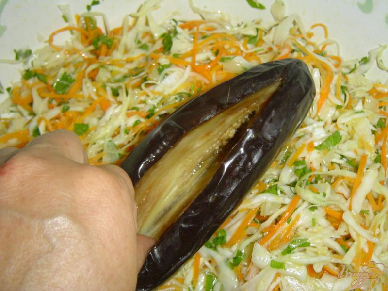 Фото приготовление рецепта: Баклажаны квашеные, фаршированные капустой и морковью шаг №9