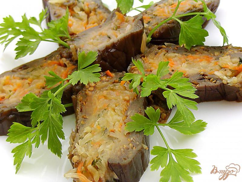 Фото приготовление рецепта: Баклажаны квашеные, фаршированные капустой и морковью шаг №11