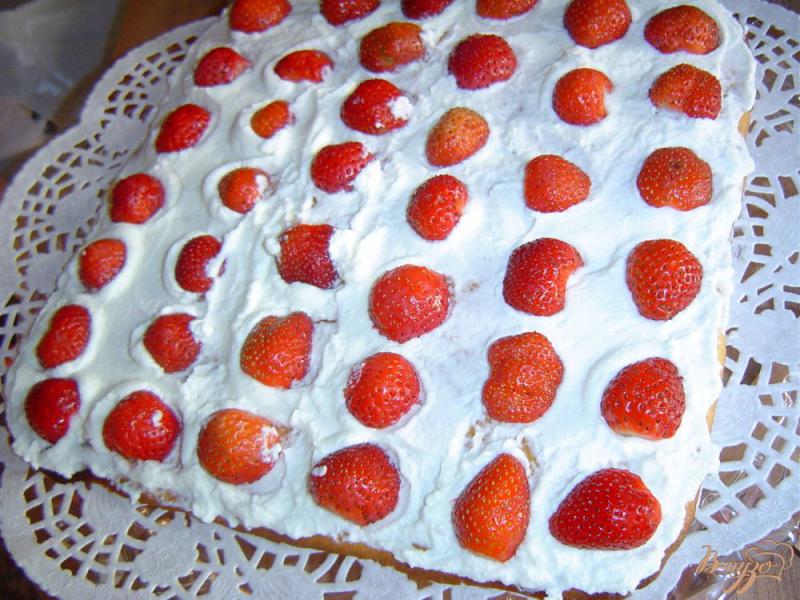 Фото приготовление рецепта: Торт «Ягодная нежность» шаг №4